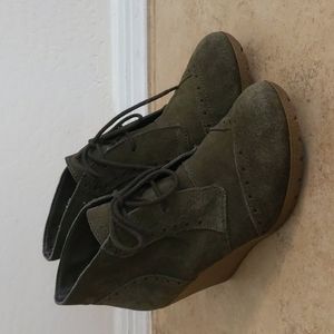 MIA Raphaella Olive Hunter Green Leather Ankle Tie Bootie Wedge Heel - Size 8.5